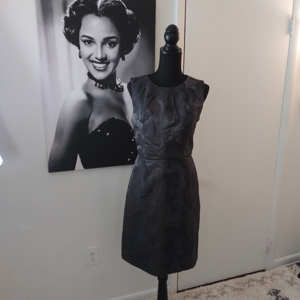 Sleeveless knee length dress with back split